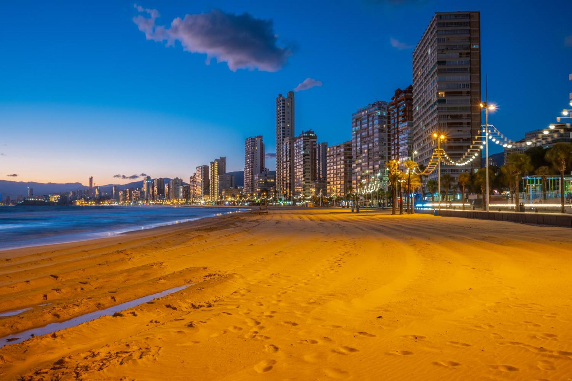 Three Bedrooms Apart In Benidorm Near Beach And Strip Экстерьер фото